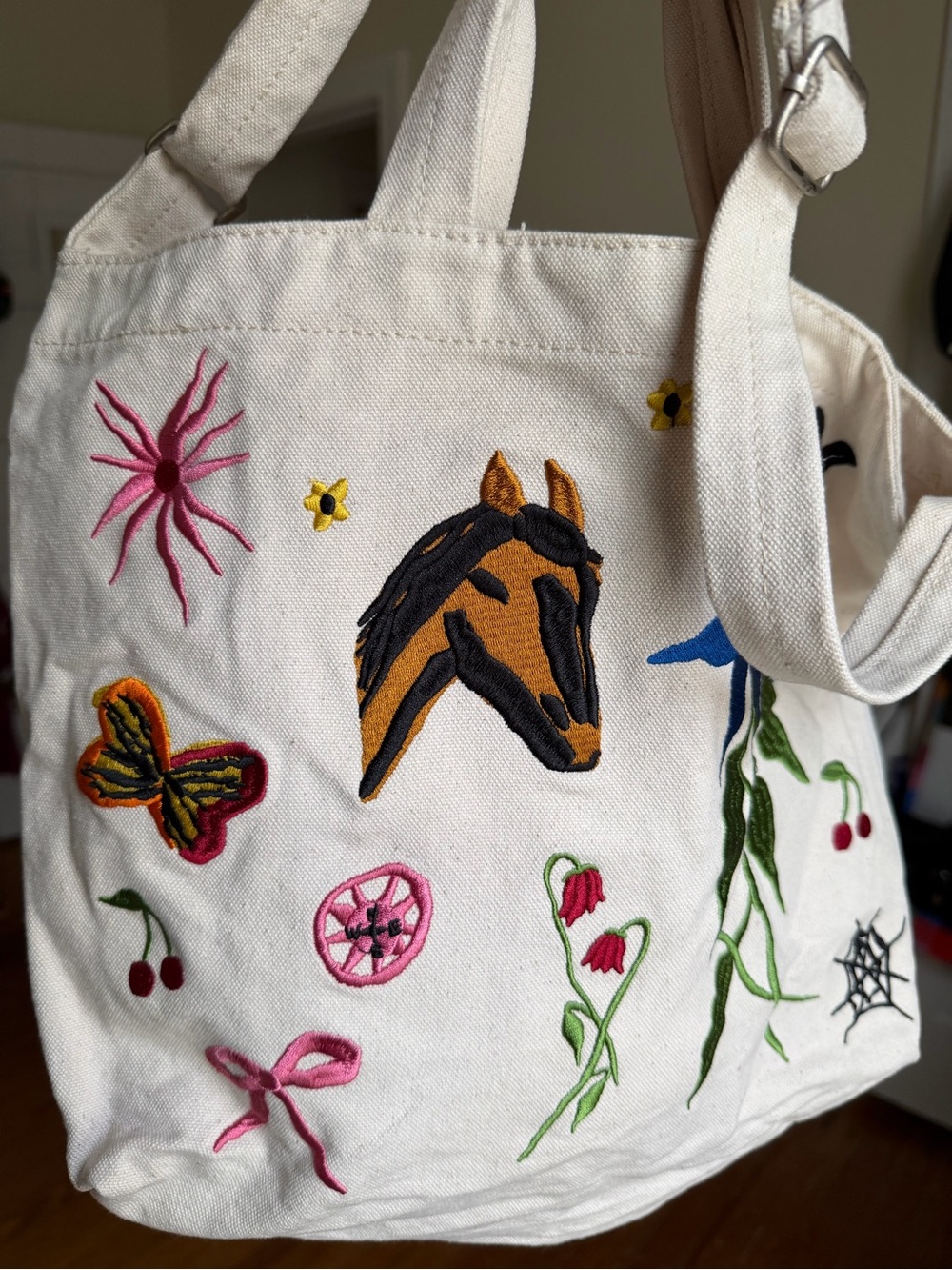 BAGGU Embroidered Jessica Williams Horizontal Duck Bag - Picture 5 of 7